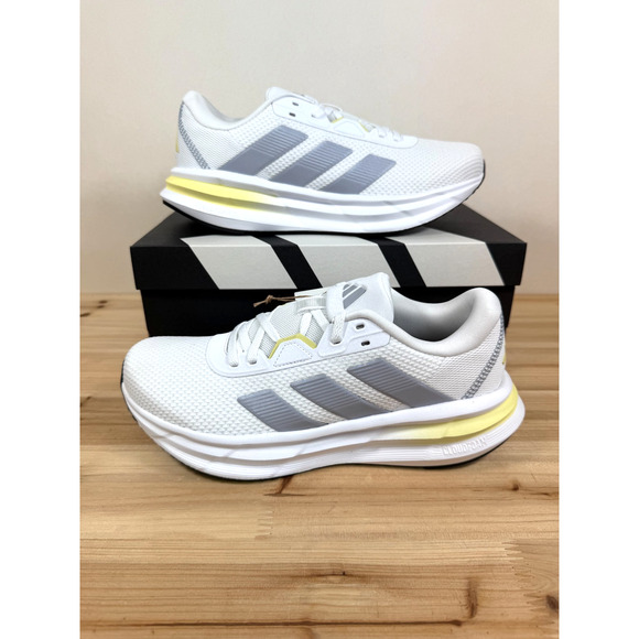 Adidas Galaxy 7 Running shoes gym Workout Women's 8.5 White Powder Yellow JQ2605 - Picture 1 of 9